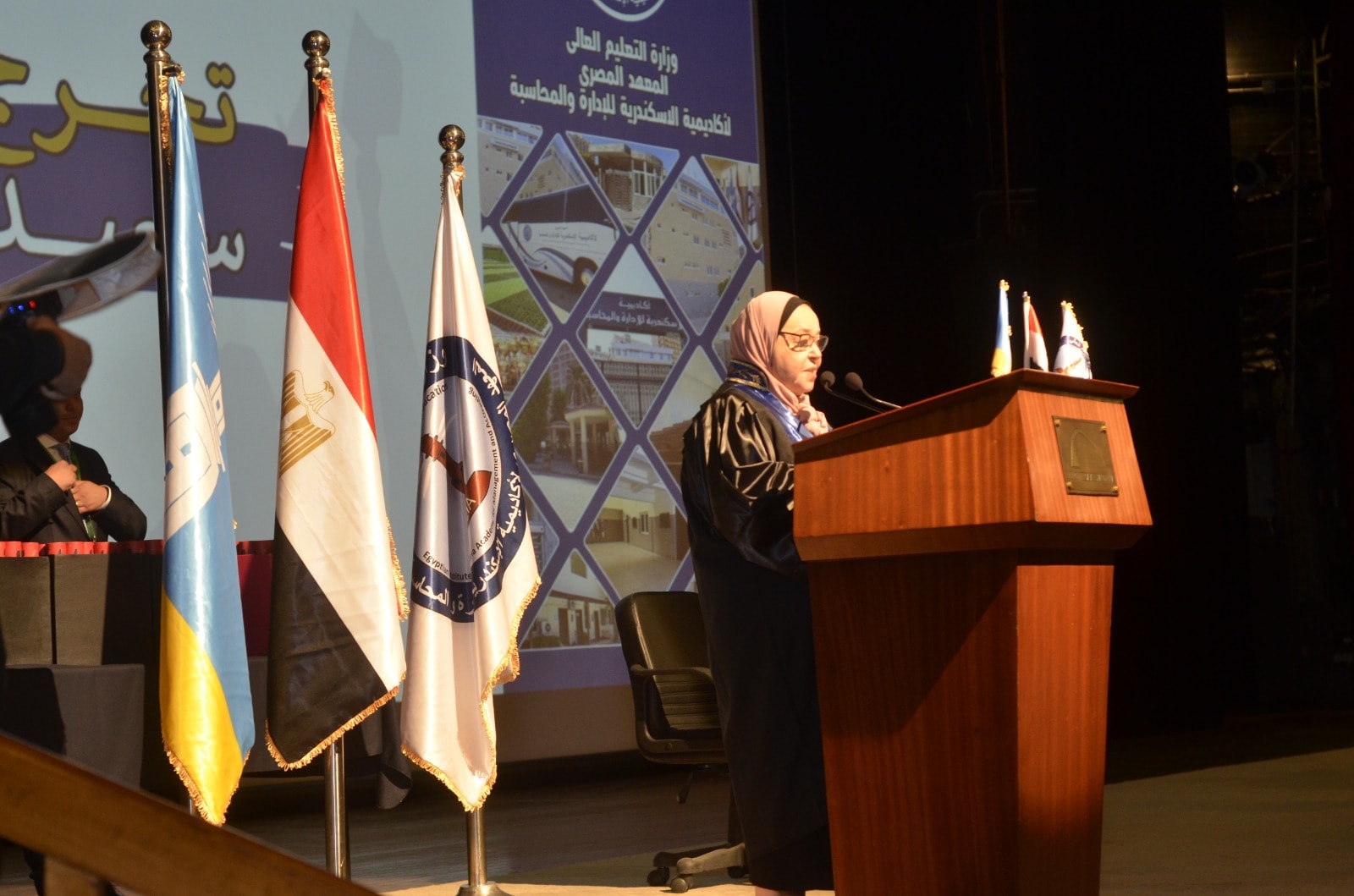 مستقبلك يبدأ هنا - Slide 3